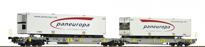 Articulated intermodal car of AAE with 2 trailers<br /><a href='images/pictures/Roco/Roco-67394.jpg' target='_blank'>Full size image</a>